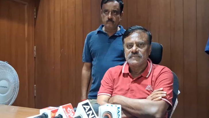 https://salarnews.in/public/uploads/images/newsimages/maannewsimage04082026_203235_Gubbi S R Srinivas.jpg